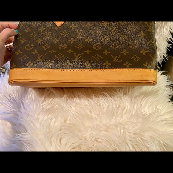 Louis Vuitton logo Alma PM authenticated by Entrupy. Excellent condition. - Picture 8 of 13